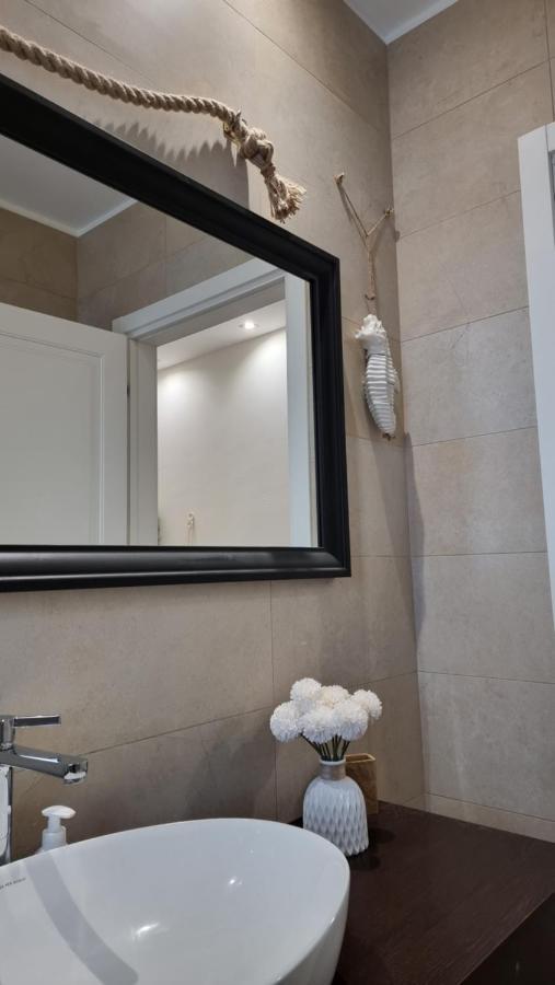 Luxury Design Di Clickaffitti Apartment