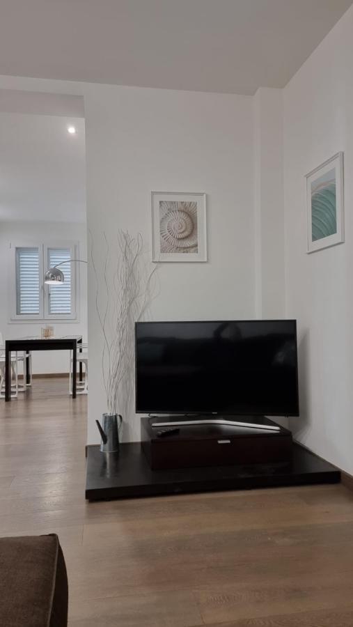 Luxury Design Di Clickaffitti Apartment Cattolica